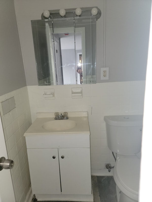 Building Photo - 13430 Euclid Ave