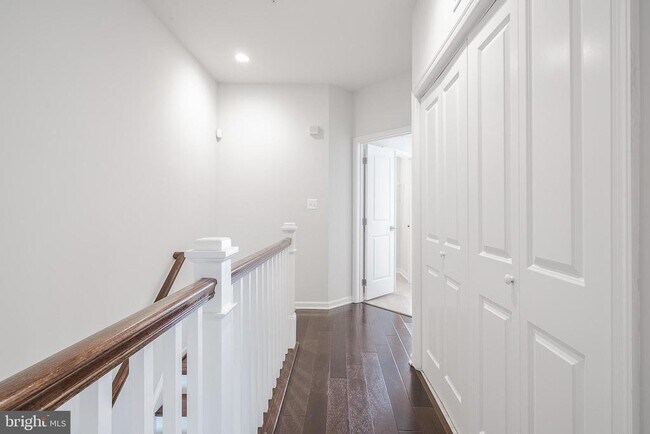 Building Photo - 23654 Hopewell Manor Terrace