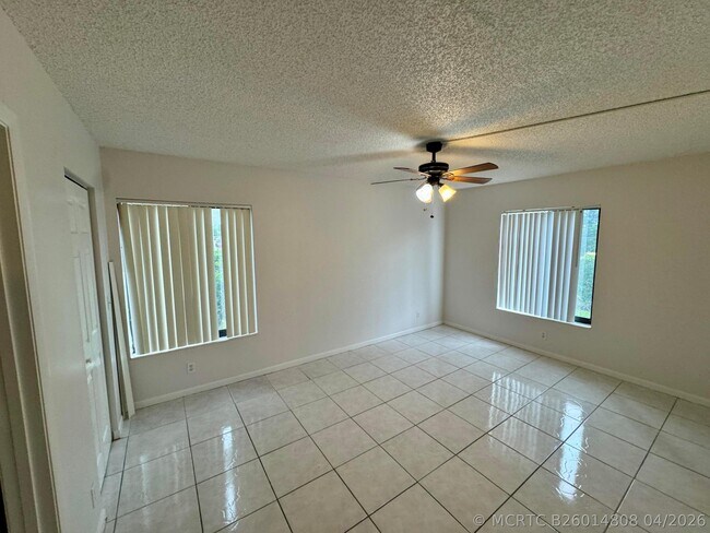Building Photo - 1111 Green Pine Blvd