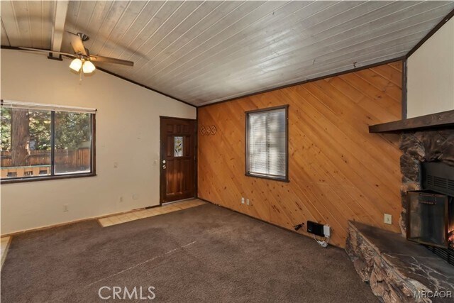 Building Photo - 949 Pine Ln
