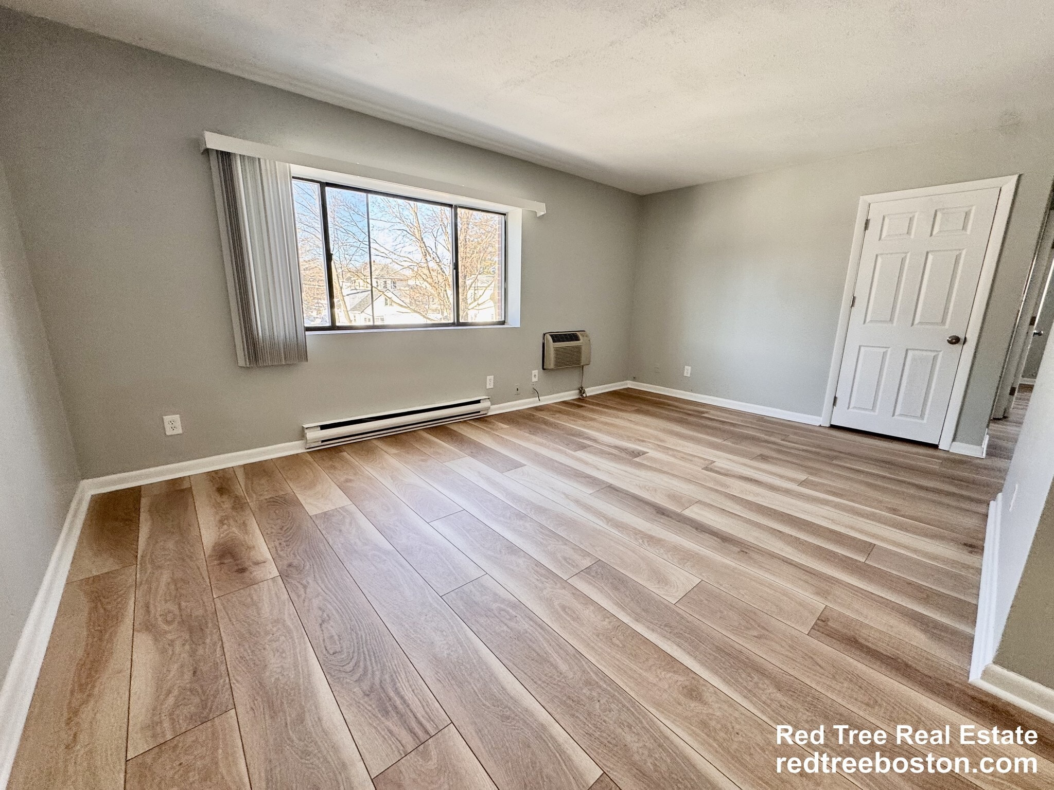 Building Photo - 837 River St