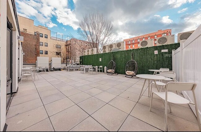 Building Photo - 60 W 125th St