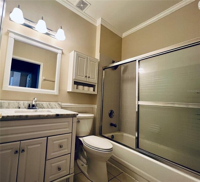 Building Photo - 124 Queens Ct