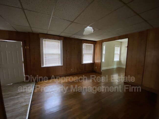 Building Photo - 5001 Farrell Ave