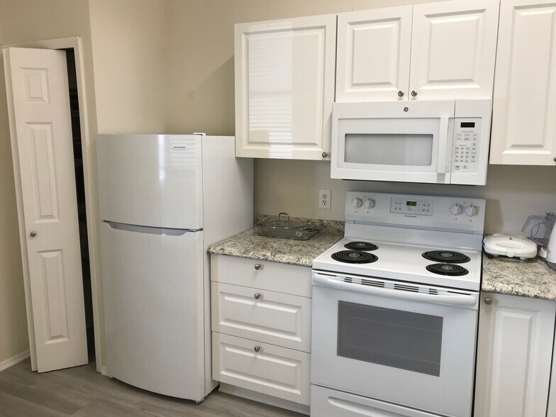 kitchen - 5845 Willow Leaf Ct