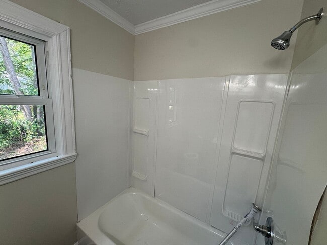 Building Photo - Adorable home in heart of Thomson
