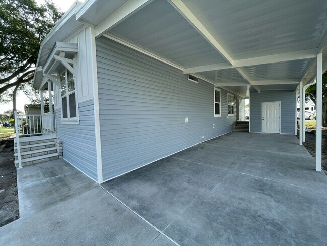 Building Photo - 5018 Windmill Manor Ave