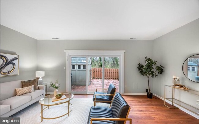 Building Photo - 5822 Burke Manor Ct