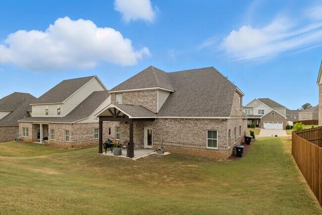 Building Photo - Exceptional Home in Donahue Ridge!