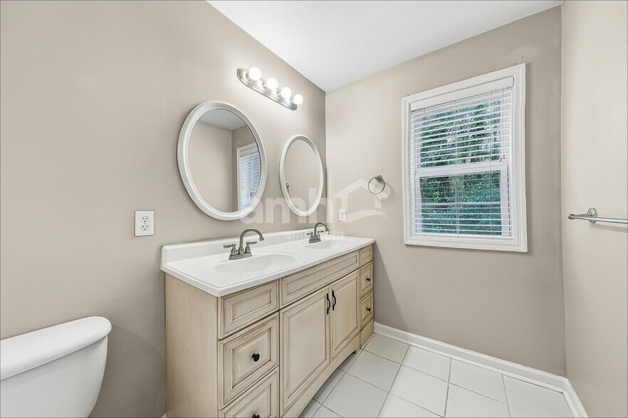 Building Photo - 45 Wintergreen Dr