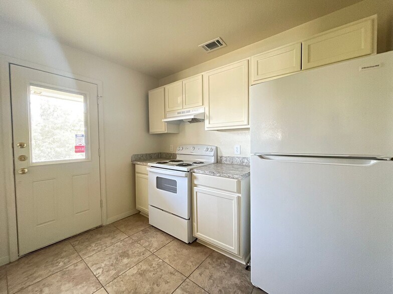 Building Photo - 2609 Vernice Loop