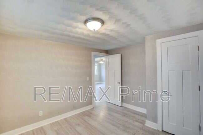 Building Photo - 7304 Major Ave