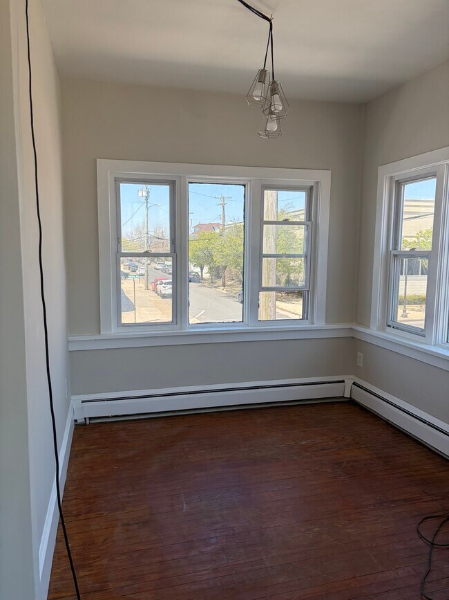 Building Photo - 6750 Ventnor Ave