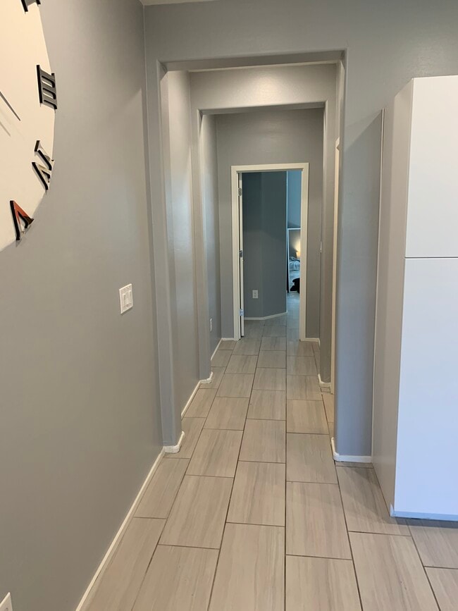 Building Photo - 2342 E Hidalgo Ave