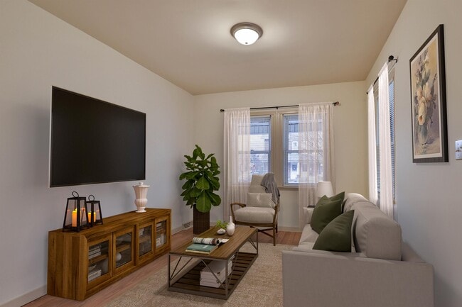 Building Photo - 1104 Elm St