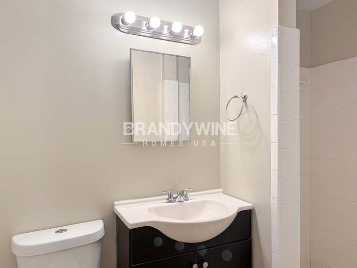 Building Photo - 6011 Meadow Ln