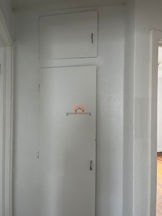 Building Photo - All Bills Paid--2 bed 1 bath home