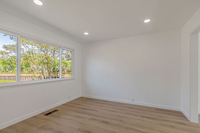 Building Photo - Stunning Updated Home in Almaden Valley