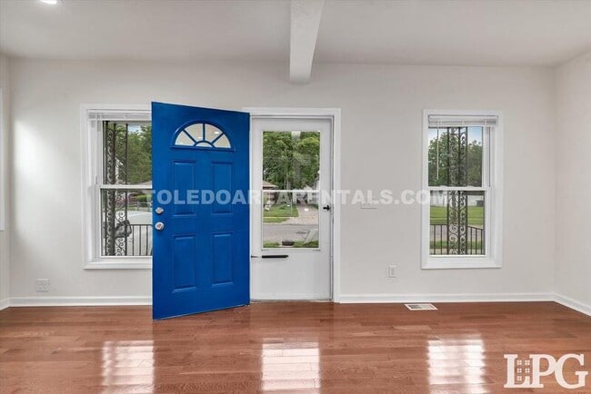 Building Photo - 1733 Stahlwood Ave
