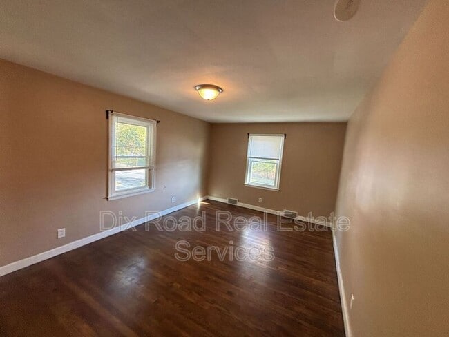 Building Photo - 107 Edgewood Ave