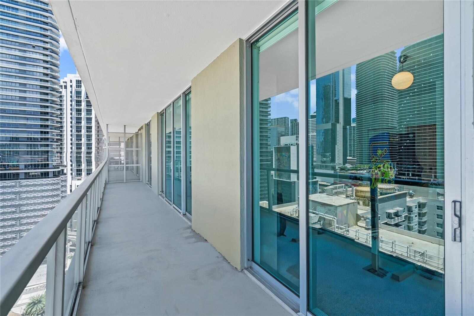 Building Photo - 1111 SW 1st Ave