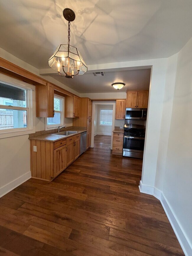 Building Photo - 535-537 E. Van Bibber