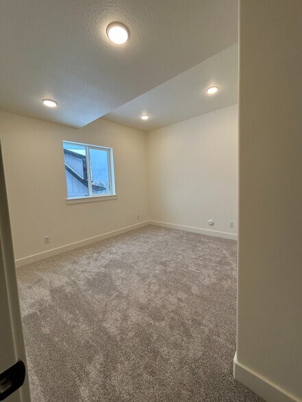 Building Photo - 4031 E 4475 N