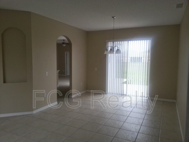 Building Photo - 373 Aldershot Ct