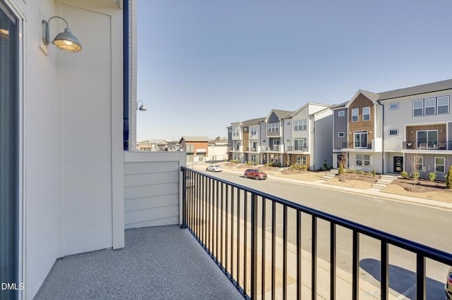 Building Photo - 2127 Big Falls Dr