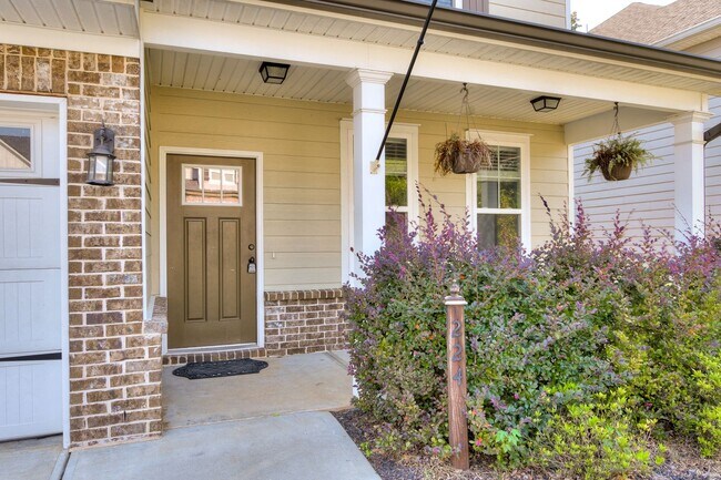 Building Photo - Updated Home in Heart of Evans