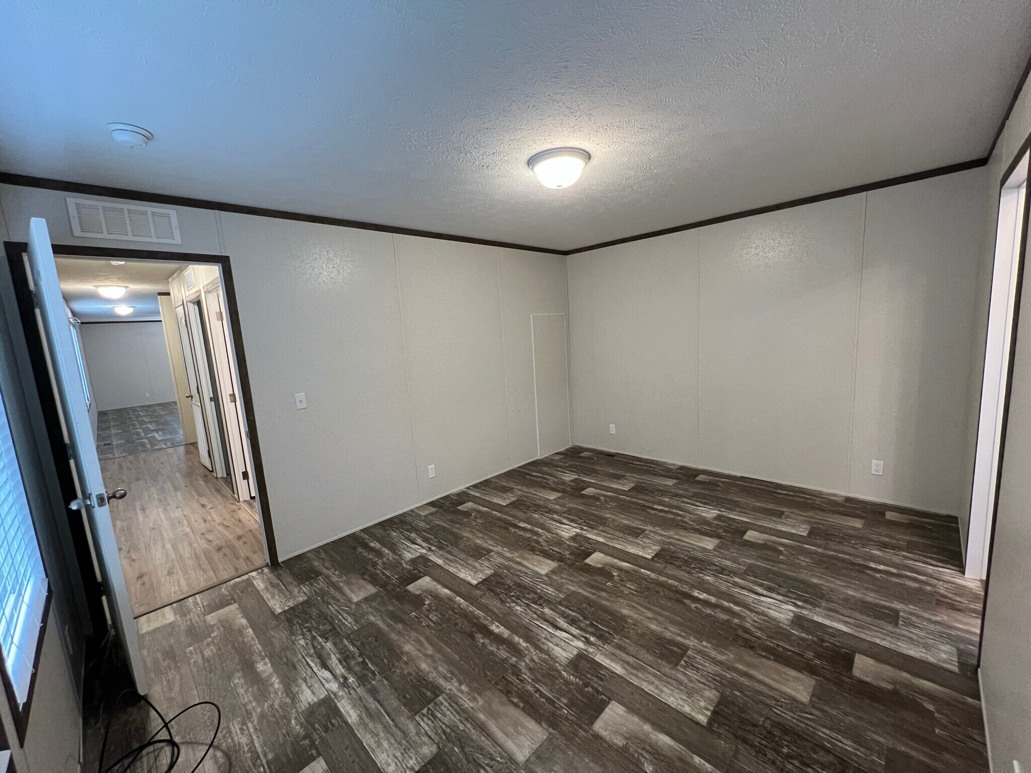 Building Photo - 38055 Leverette Ave