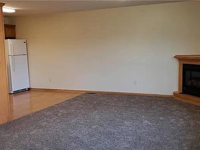 Building Photo - 2-Bedroom Townhouse Available for Rent!
