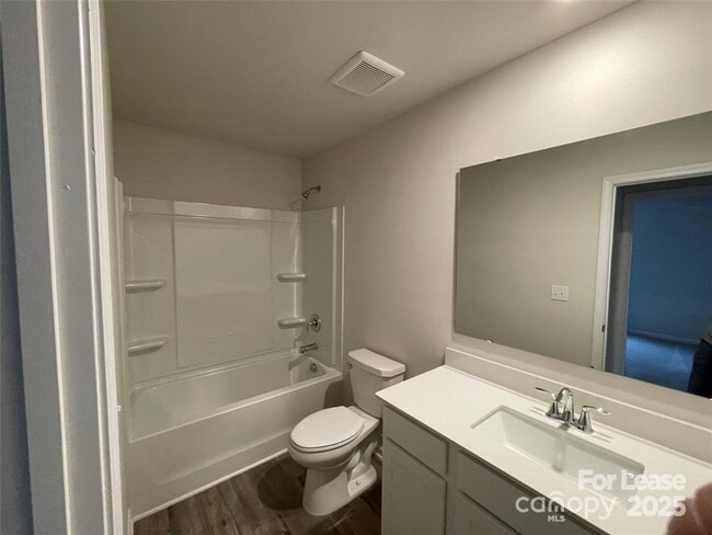 Building Photo - 354 Hollingswood Dr