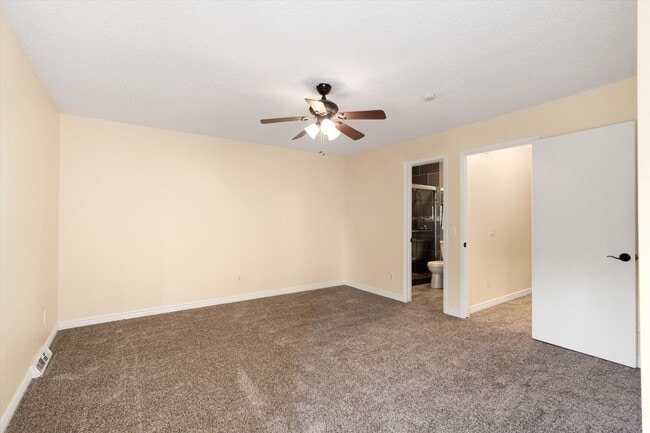 Building Photo - 2 bedroom 3 bath Updated townhome in Lakewood!