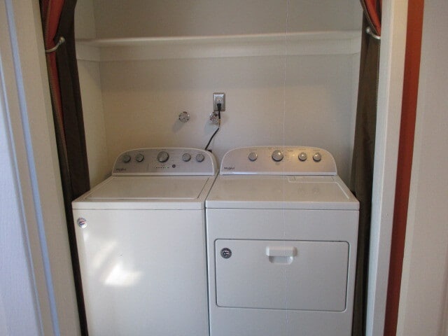 Washer/Dryer - 456 W 43rd St
