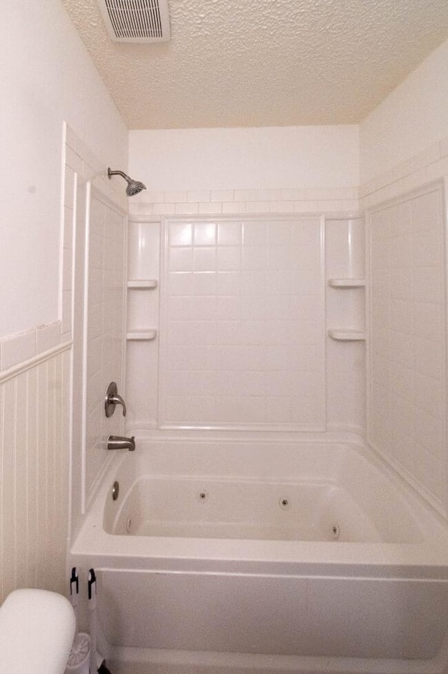 Building Photo - 33 Brentwood Dr