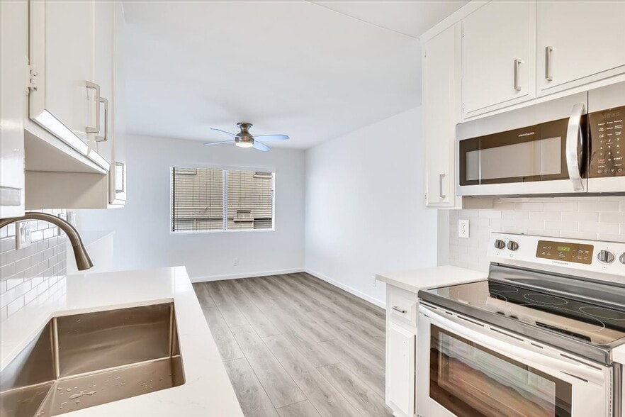 Building Photo - 1023 21st St