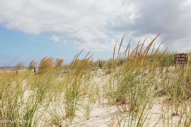 Building Photo - 678 Buttonwood Ave