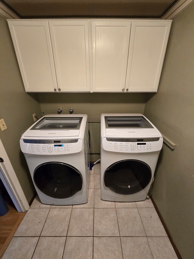 Building Photo - 595 McMullin Dr