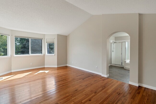 Building Photo - 2152 Holyoke Ln
