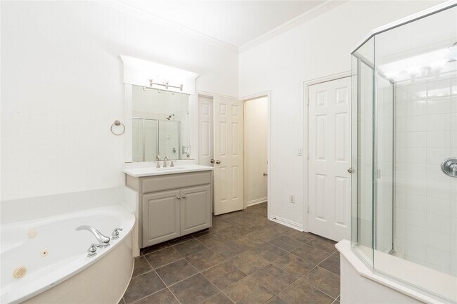 Building Photo - 3731 Charter Dr