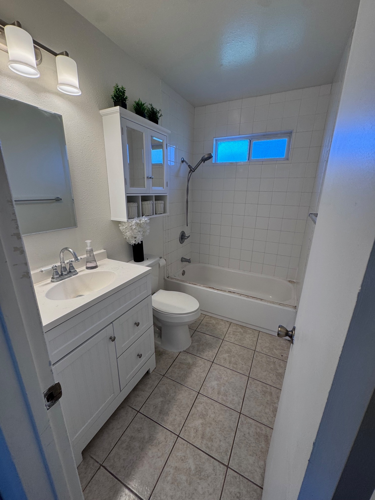 Building Photo - 281 S Evergreen Dr