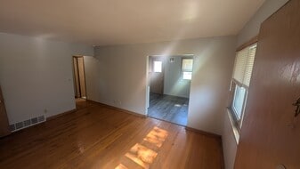 Building Photo - 7259 W Lakefield Dr