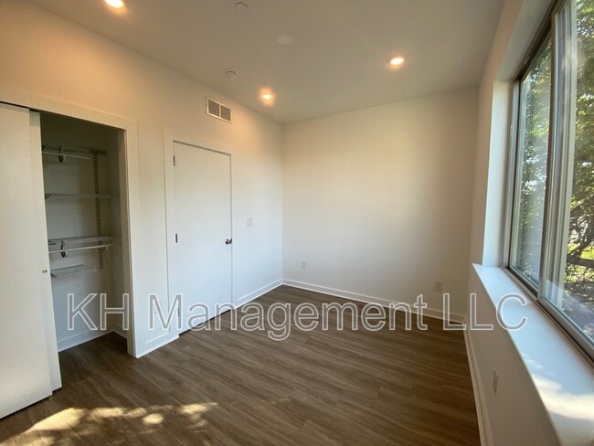 Building Photo - 976 N 45th St