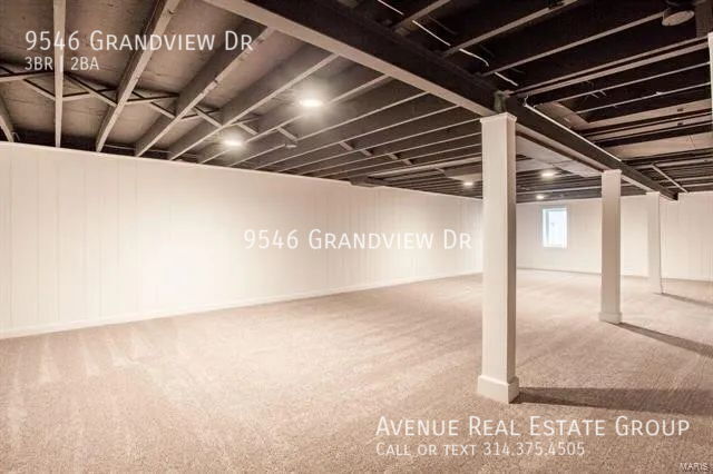 Building Photo - 9546 Grandview Dr
