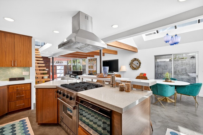 Building Photo - 219 Colton St