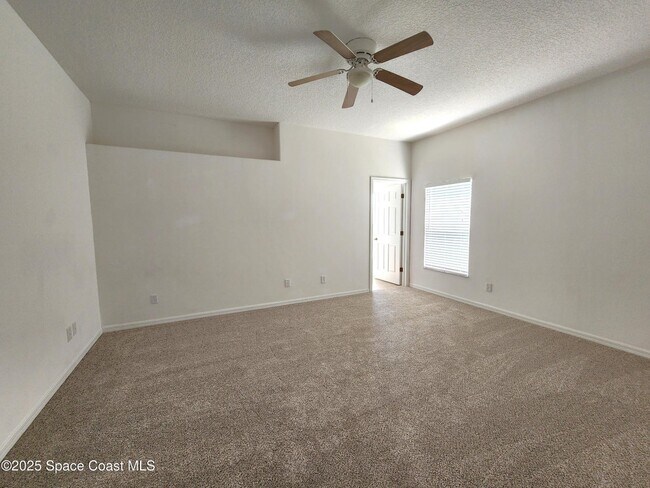 Building Photo - 2078 Maeve Cir