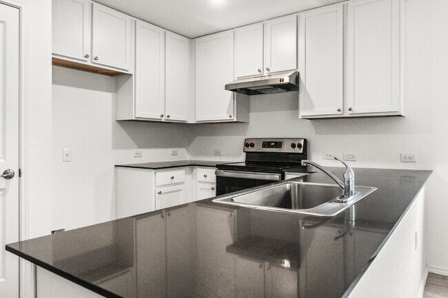 Building Photo - 907 Stricker Path