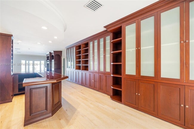 Building Photo - 1375 N Biscayne Point Rd