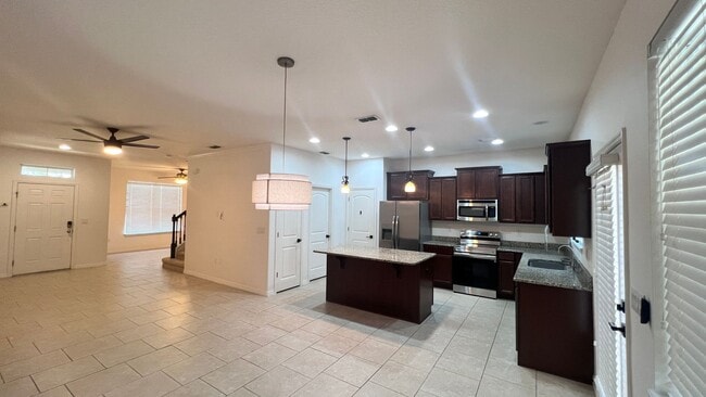 Building Photo - Beautiful Upgraded 3 Bedroom and 2 1/2 Bat...